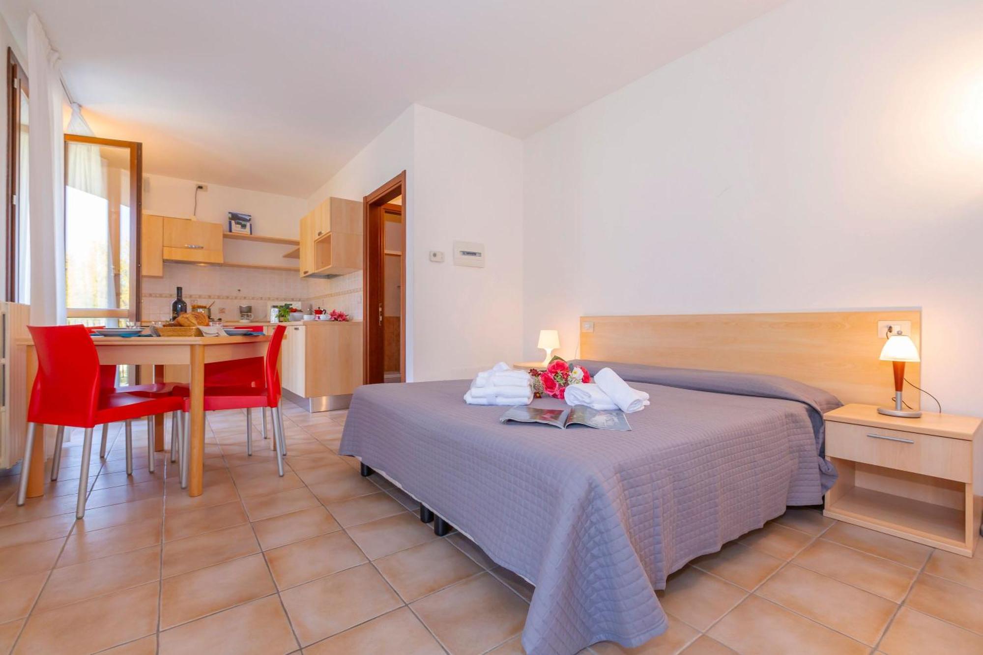 Residence Porto Letizia Porlezza Esterno foto