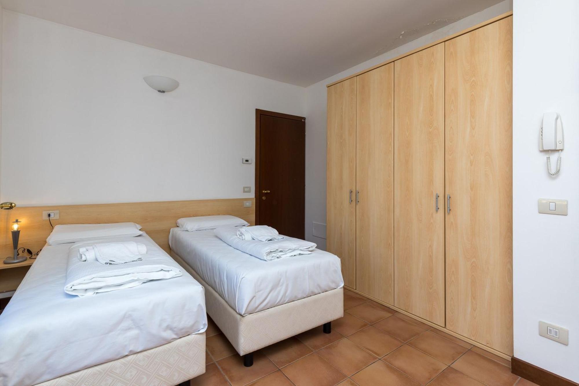 Residence Porto Letizia Porlezza Esterno foto
